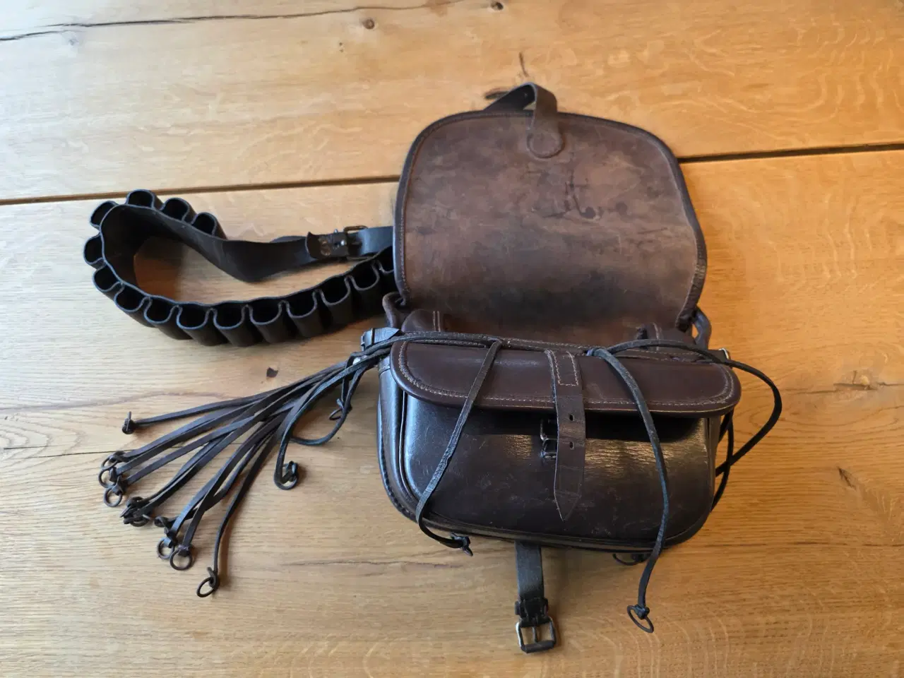 Billede 2 - Jagttaske i kraftigt læder