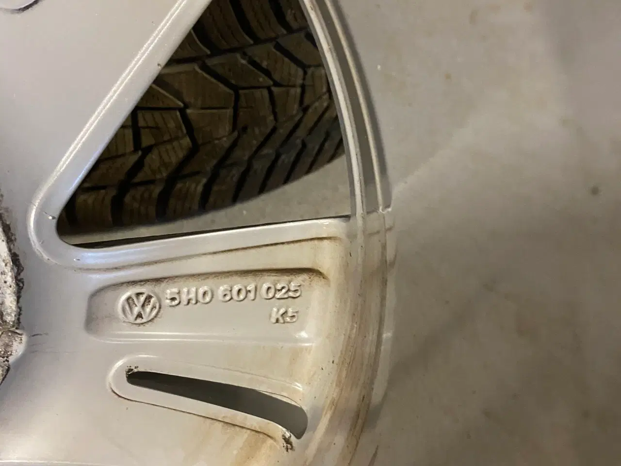 Billede 2 - Alufælge med vinterdæk