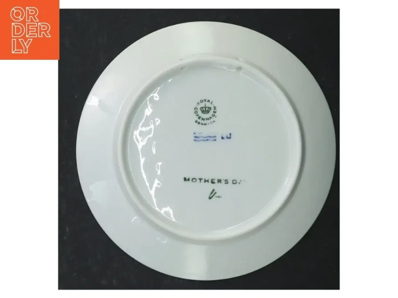 Billede 5 - Royal Copenhagen Mors Dag platter fra Royal Copenhagen (str. Ø. 15 cm. 2 styk)