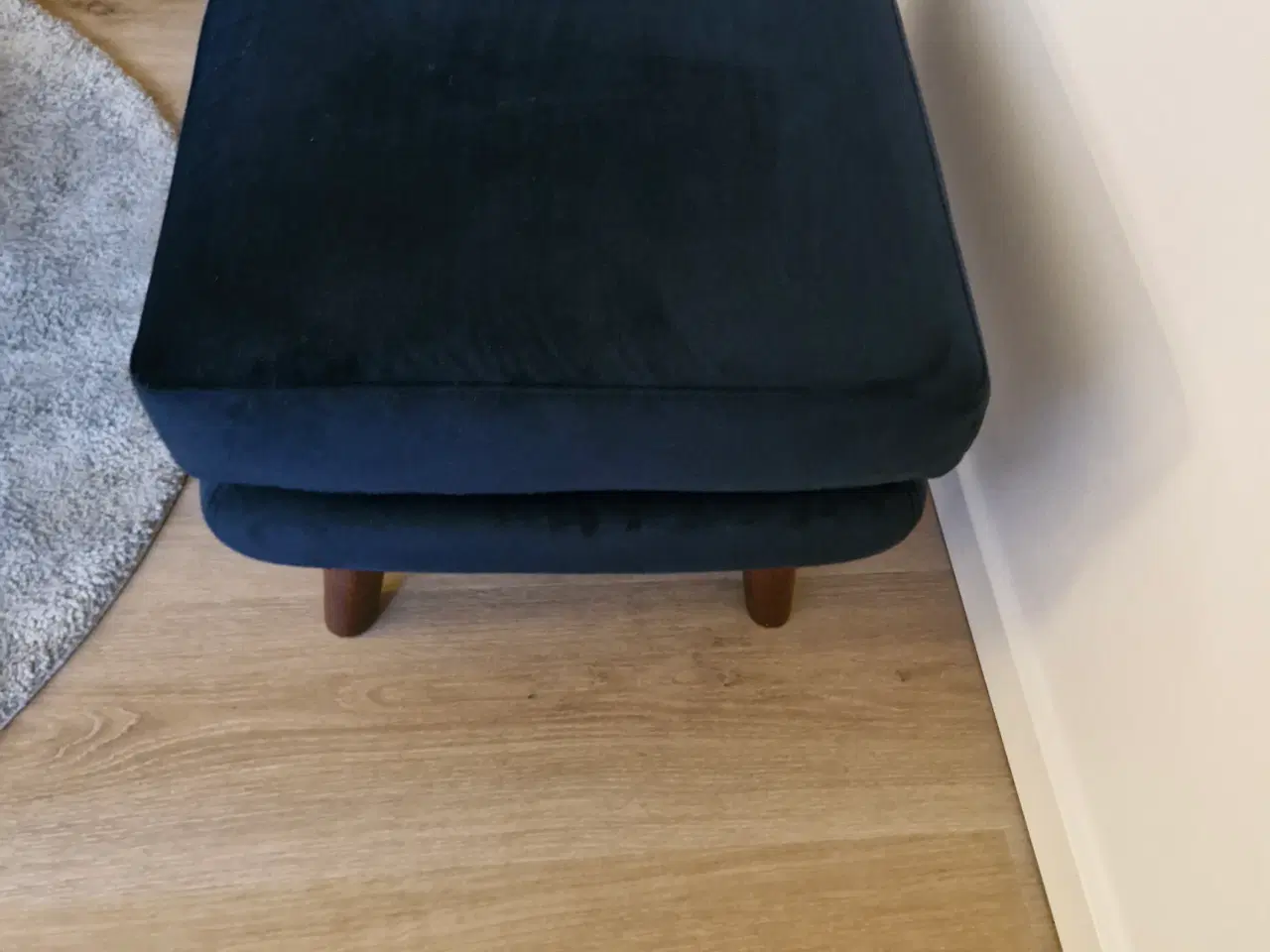 Billede 4 - Super fed sofa og puffe