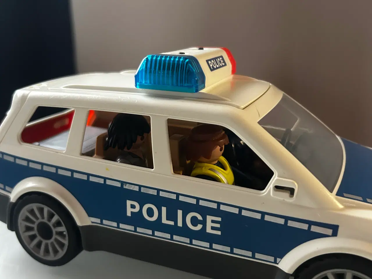 Billede 6 - Playmobil politibil med figurer