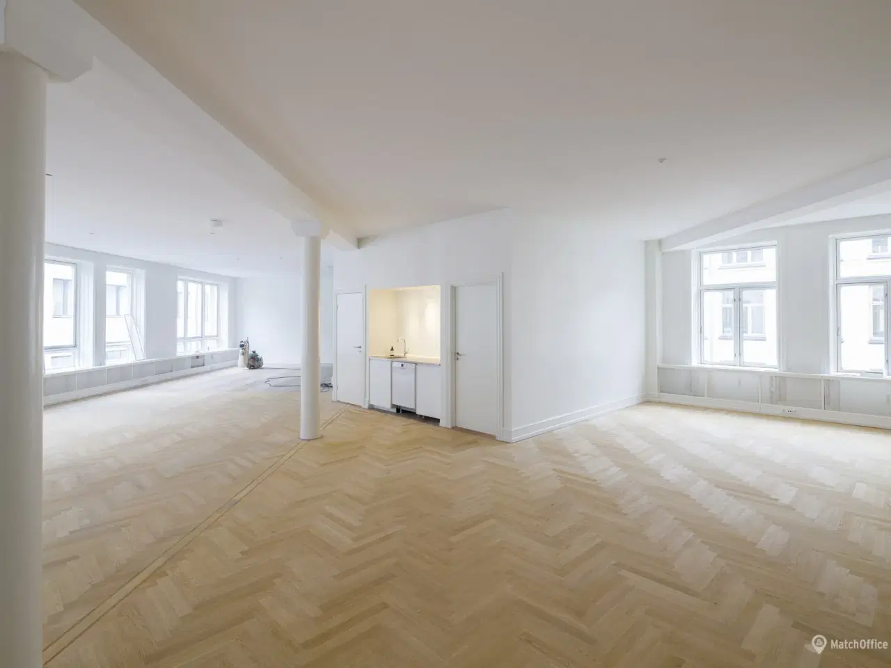 Billede 5 - Indbydende kontorer i stilsikre rammer