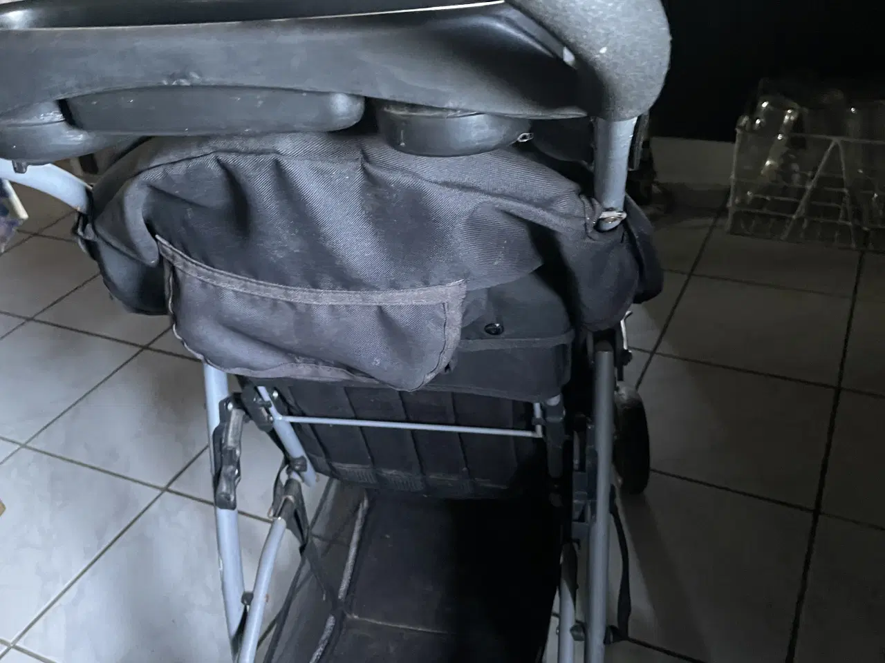 Billede 2 - Stald barnevogn og klapvogn 