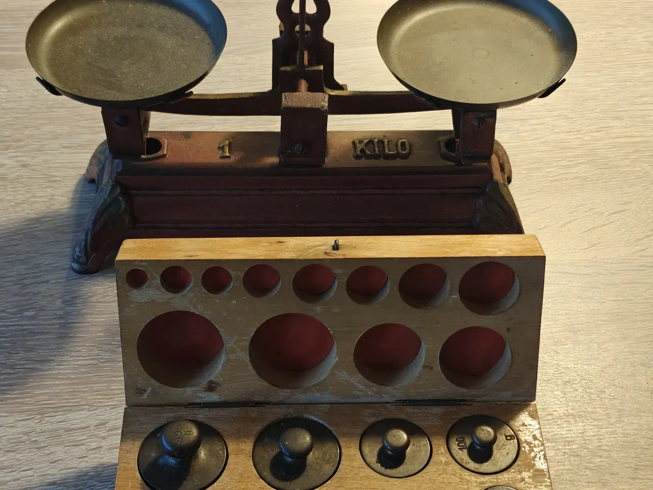 Billede 1 - Vægt med lodder