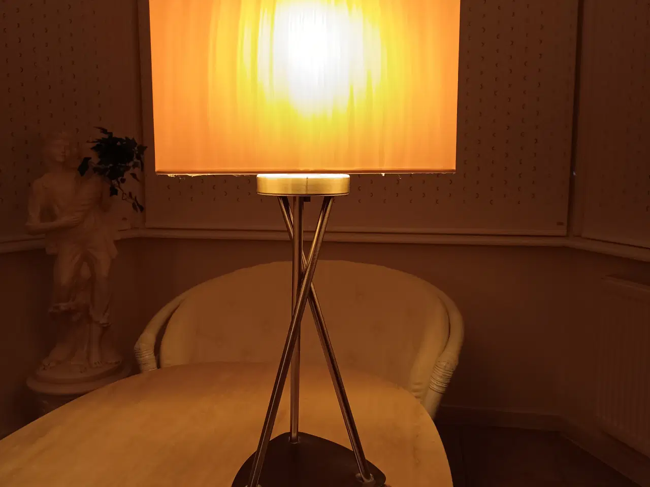 Billede 1 - Høj bordlampe eller lav gulvlampe