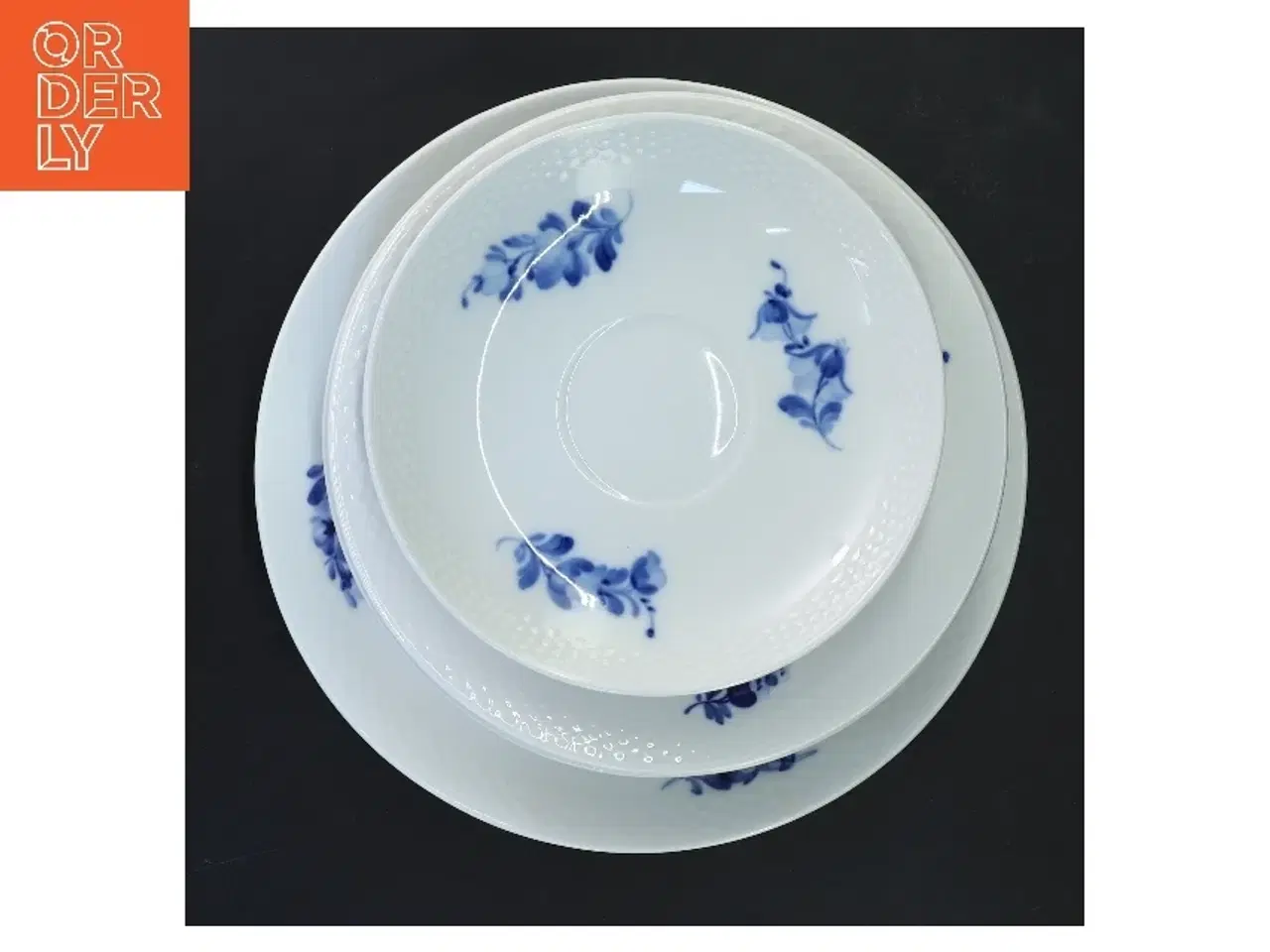 Billede 2 - Blå blomst porcelæns tallerkener (str. 5 stk Ø 16 & 19 & 19 & 22,5 cm) fra Royal Copenhagen