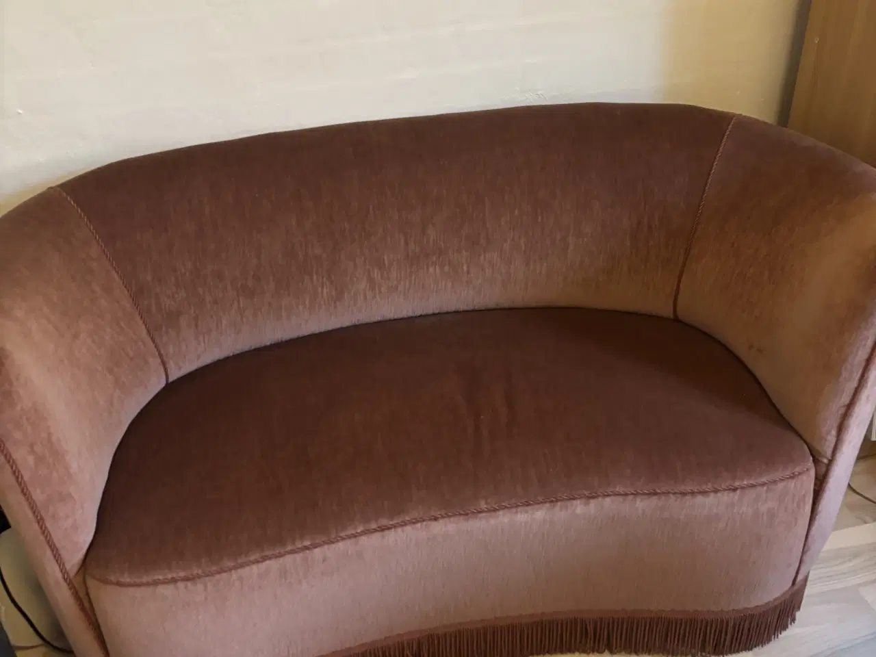 Billede 1 - Gammel hyggelig sofa i rosa med tilhørende stol