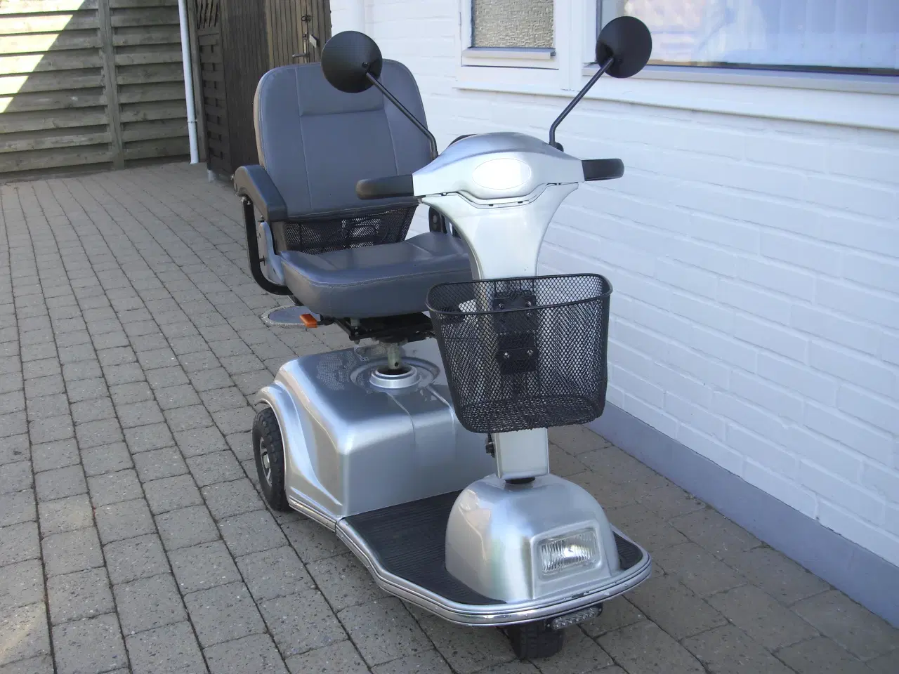 Billede 1 - El - Scooter velholdt og med 2 helt nye batterier