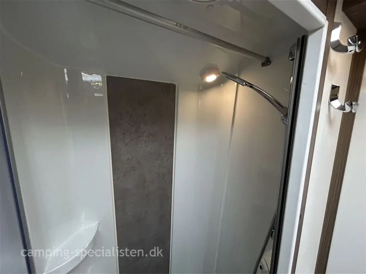 Billede 11 - 2024 - Kabe Novum 750 LXL   Kabe Novum X 750 LXL model 2024 kun kørt 14.000  km kan nu ses hos Camping-Specialisten.dk