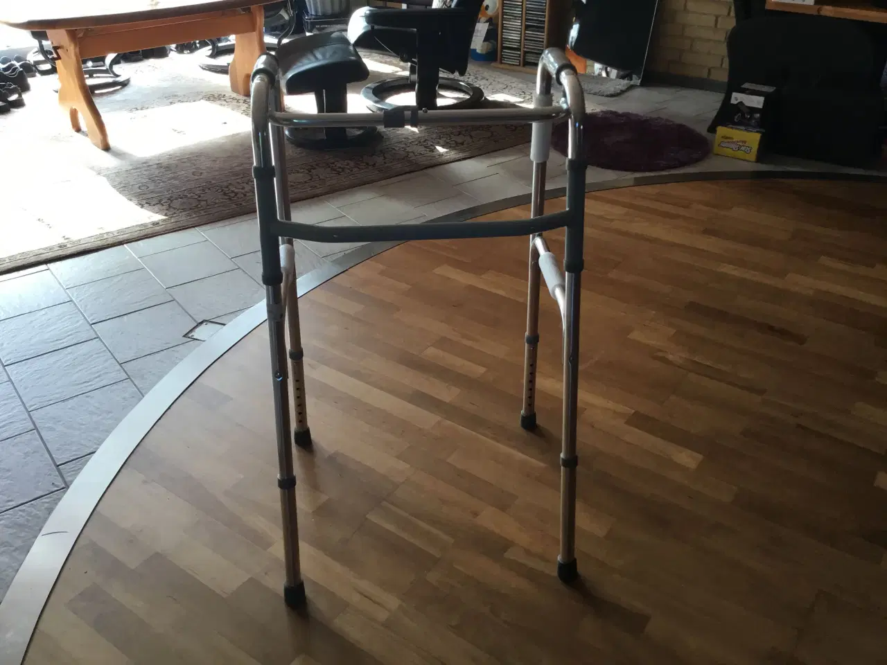 Billede 3 - HANDICAP GÅSTATIV /kan foldes