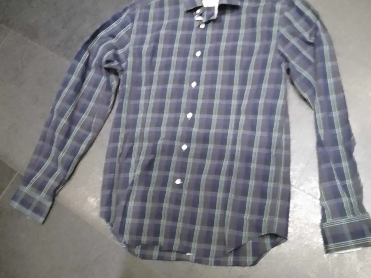Billede 1 - Ternet skjorte str m