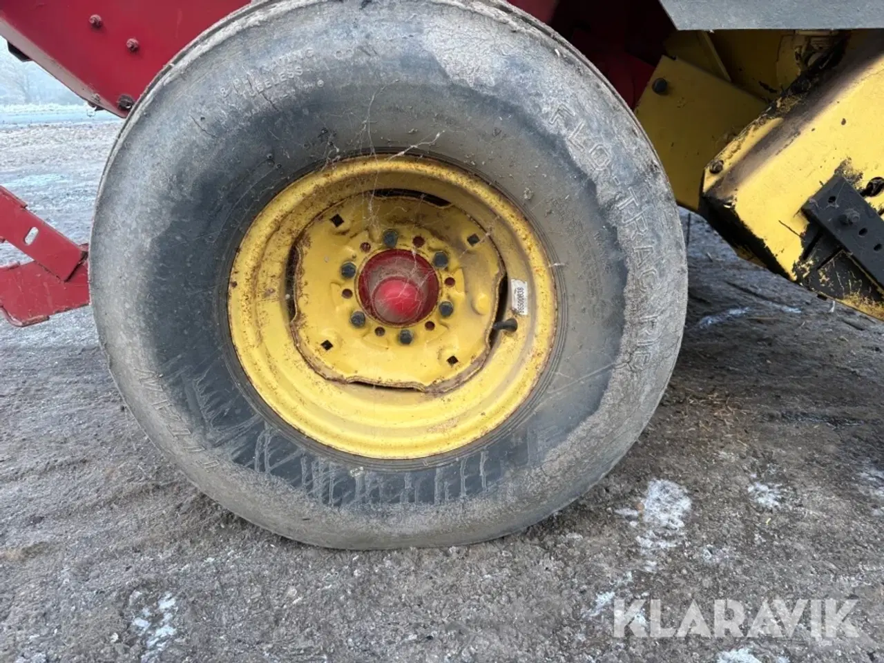 Billede 12 - Rundballepresser New Holland 654