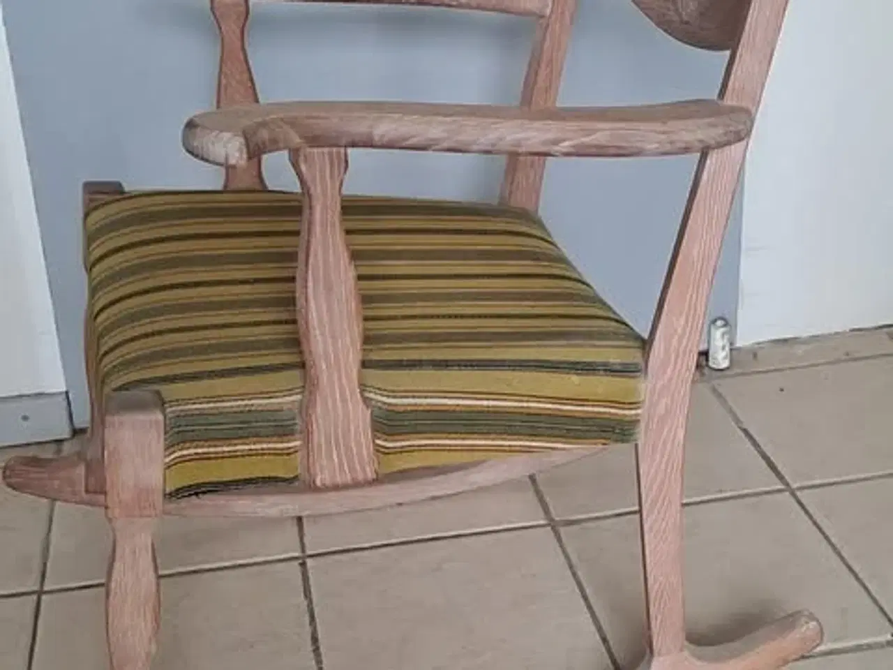 Billede 1 - Gyngestol i hvid/sæbebehandlet egetræ