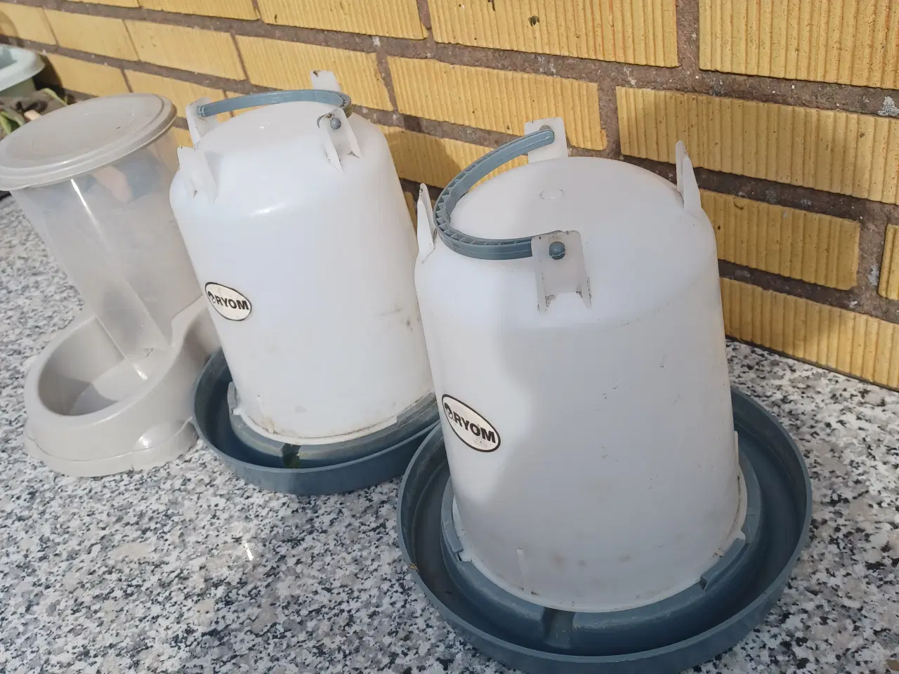 Billede 2 - Foder og Vandbeholdere til høns og kyllinger
