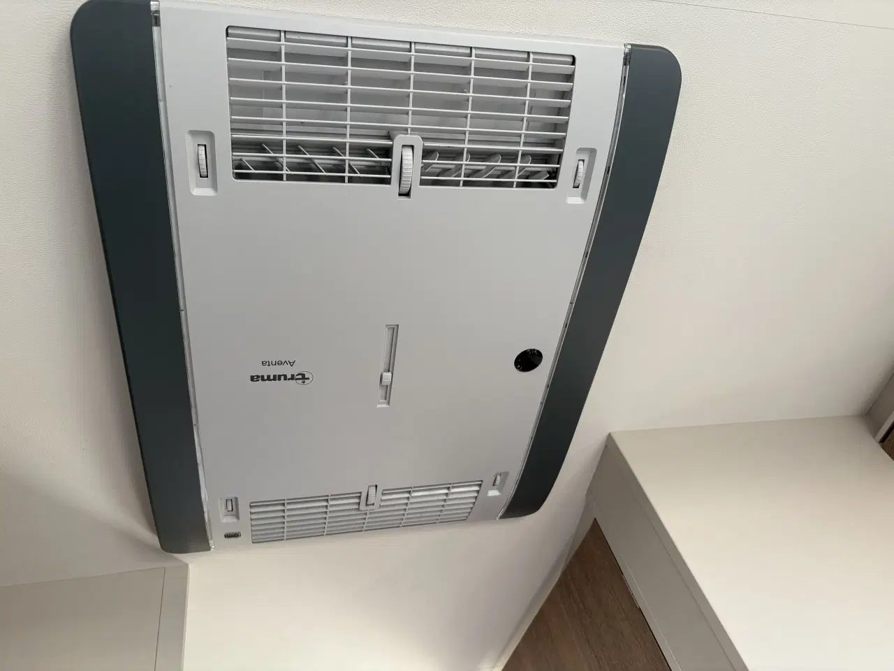 Billede 14 - Dethleffs I7057 EBL med face-to-face siddegruppe