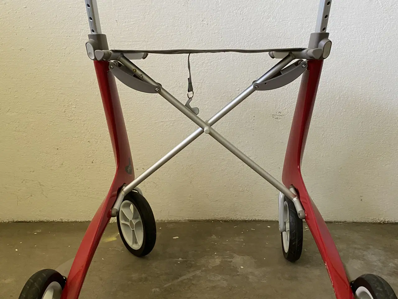 Billede 5 - Rollator By ACRE Carbon, ultra let, komfort rød