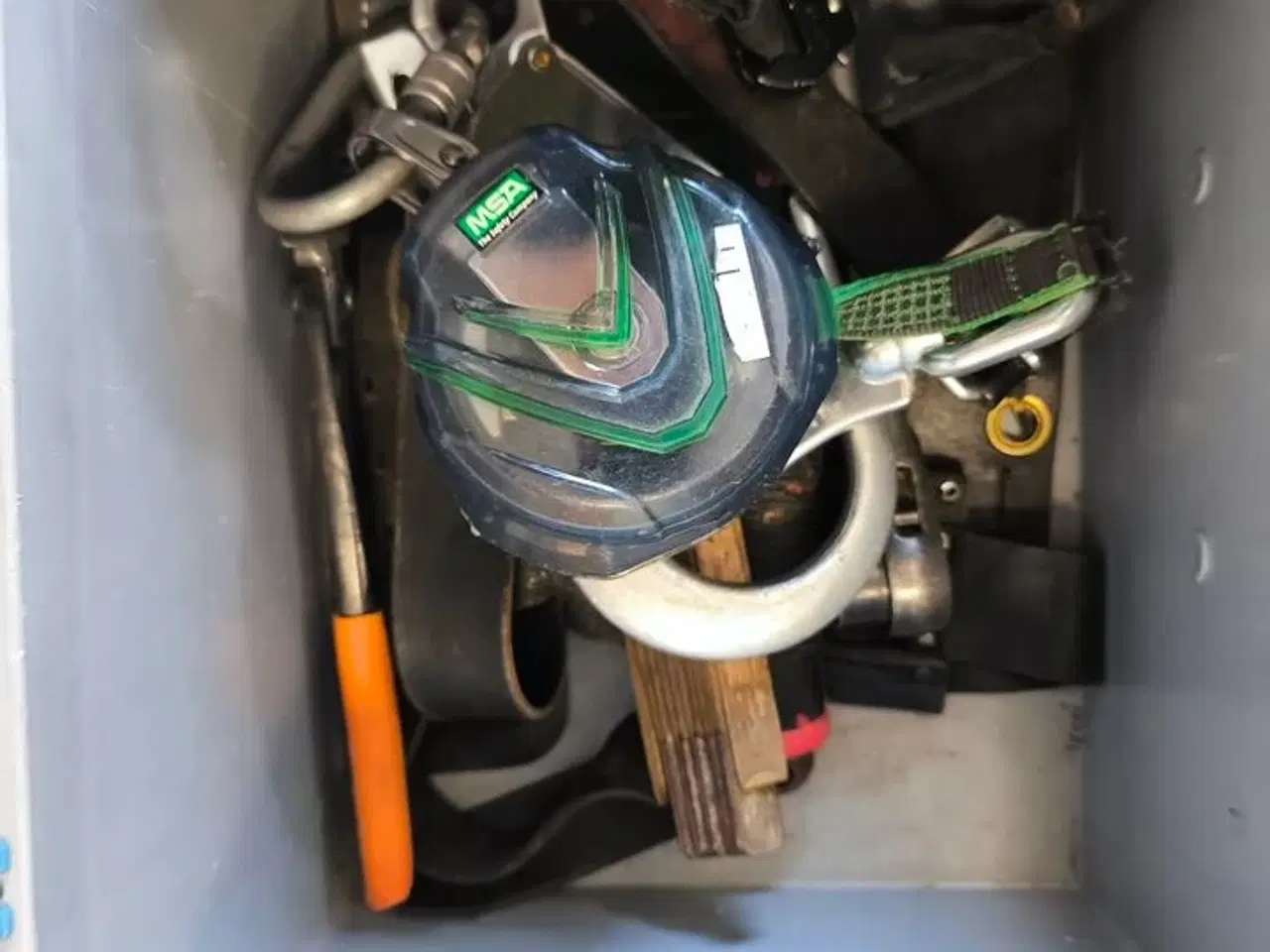 Billede 4 - Kasse m. sikringsgrej samt div.