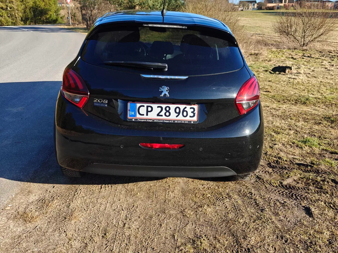 Billede 4 - Pæn og velholdt Peugeot 208