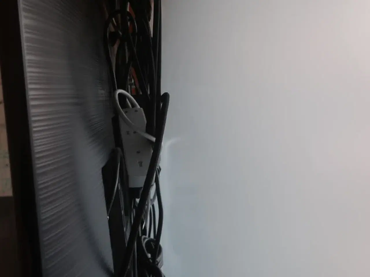 Billede 3 - 55" fjernsyn SAMSUNG UE55NU6025K med beslag