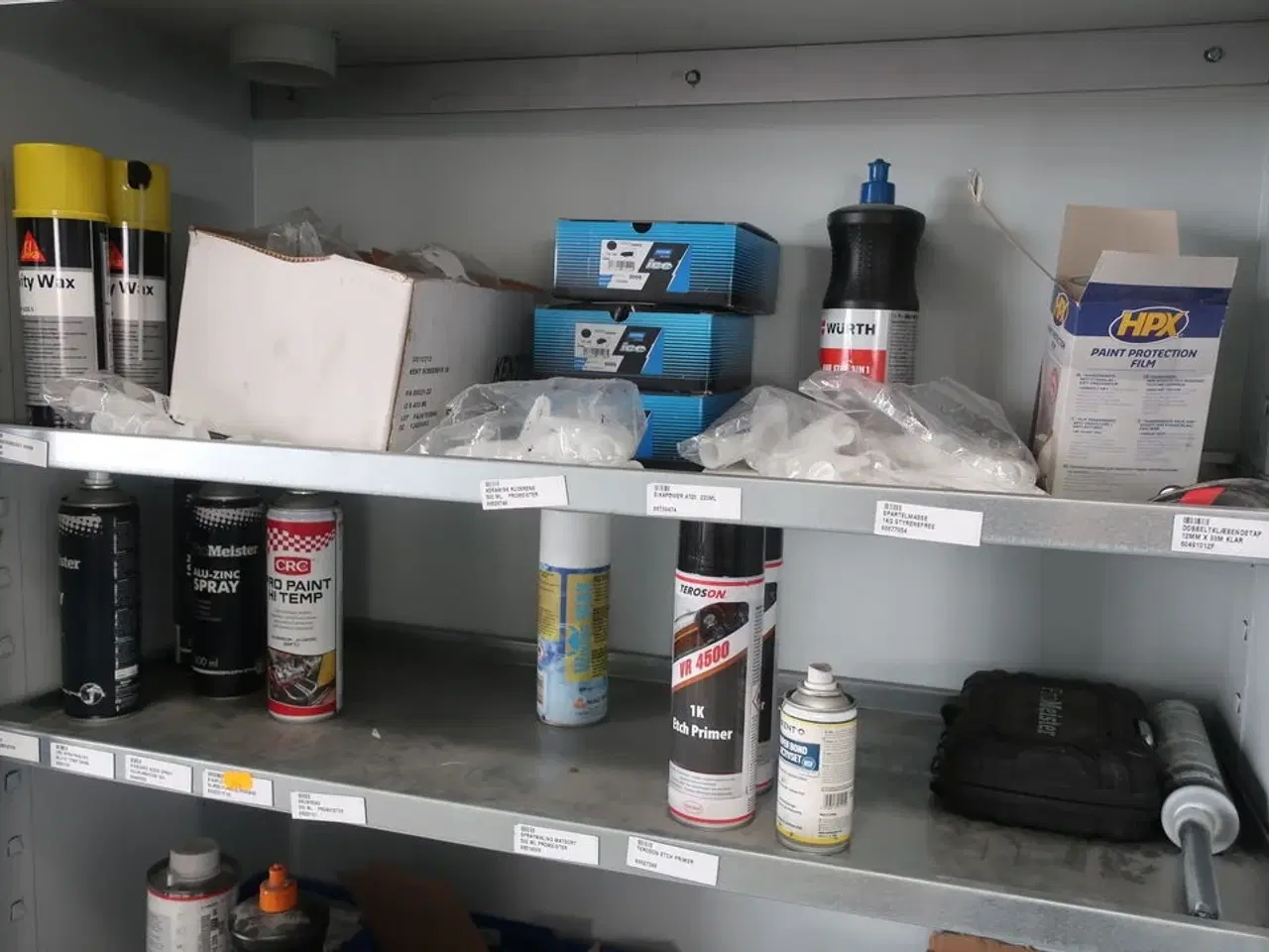 Billede 3 - Værkstedsvogn samt skab med indhold