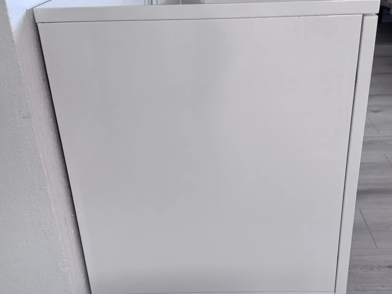 Billede 3 - Højglans hængeskænk – stilren (190 cm)