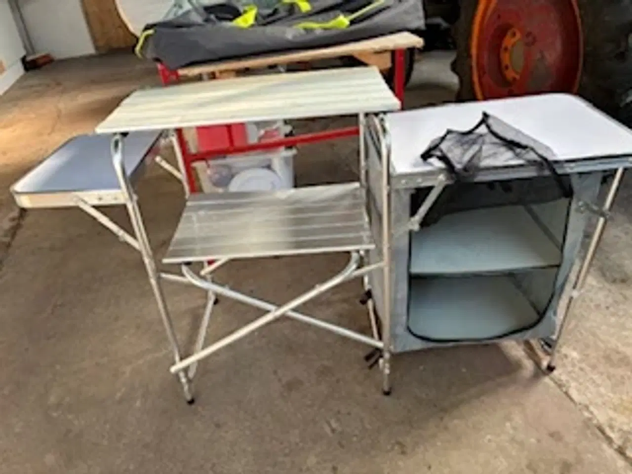 Billede 1 - Bord med opbevaring i aluminium. 