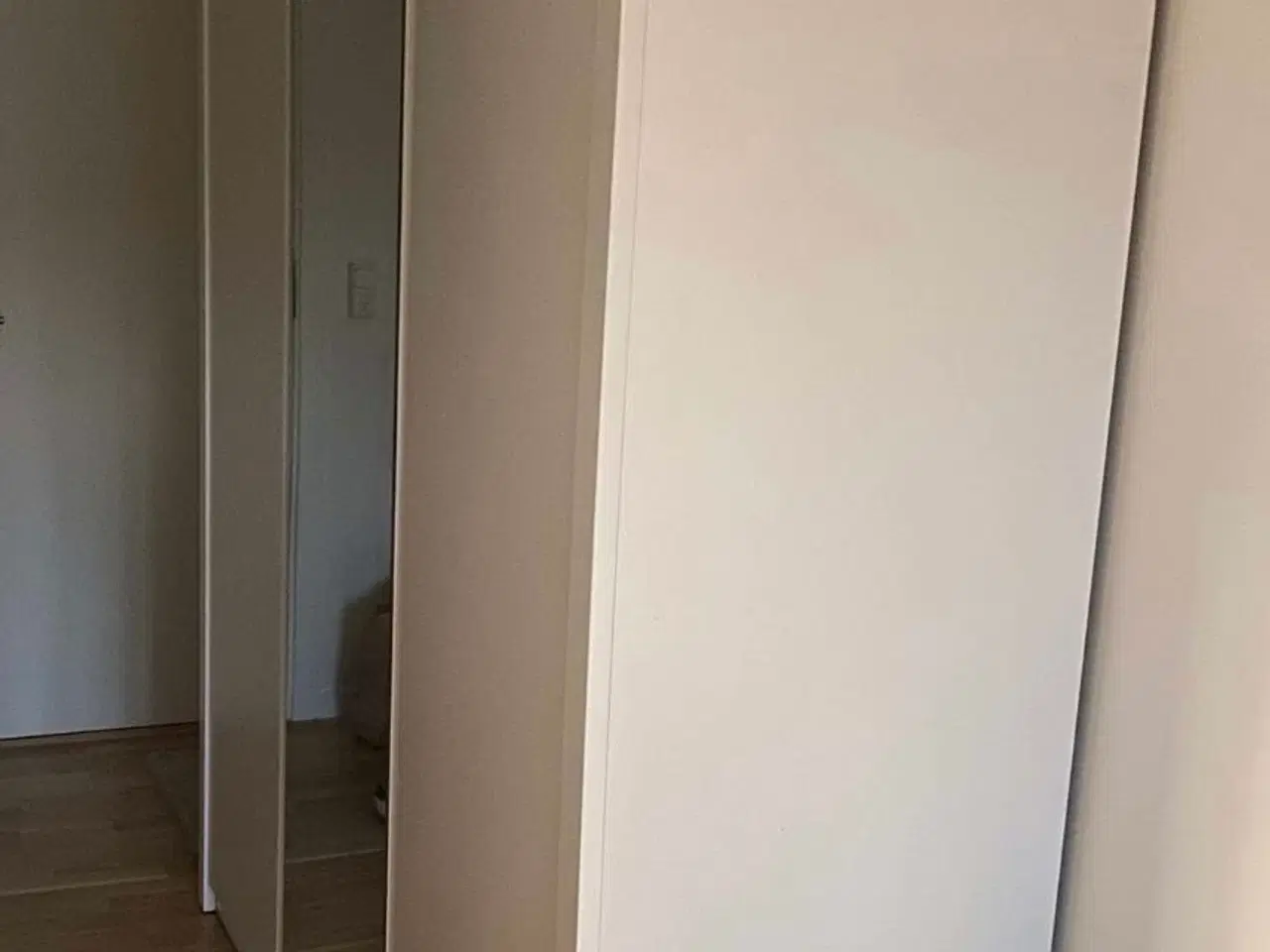 Billede 2 - Flot Vedde garderobeskab fra Jysk