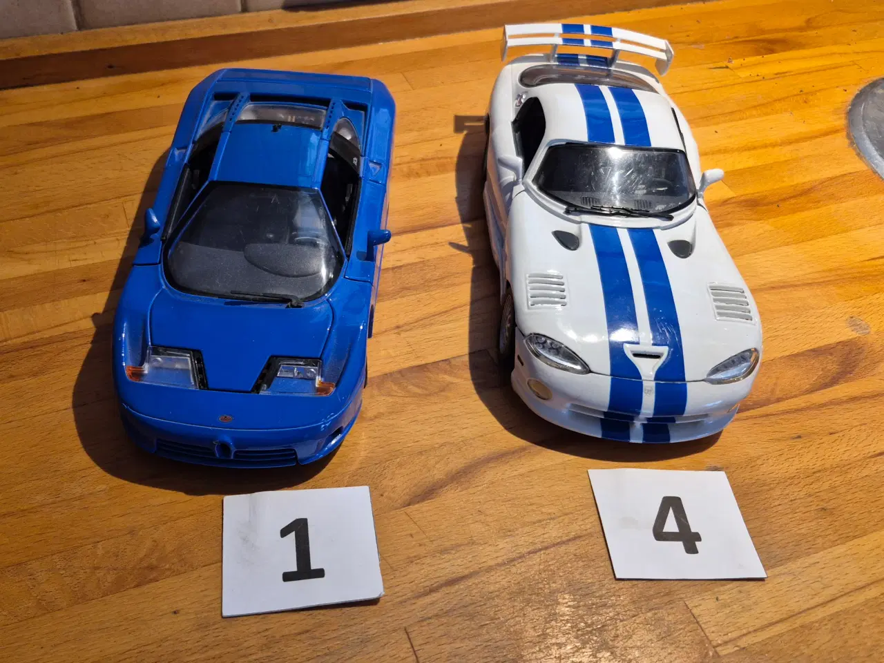 Billede 1 - Modelbiler bl. a. Blå Bugatti 1:18