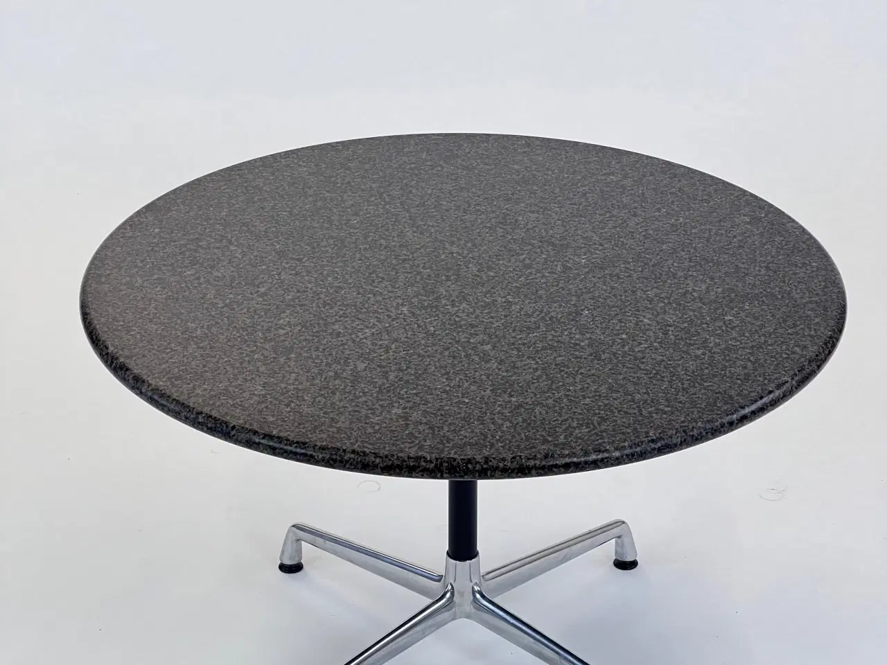 Billede 2 - Vitra Loungebord i Granit Ø100 cm