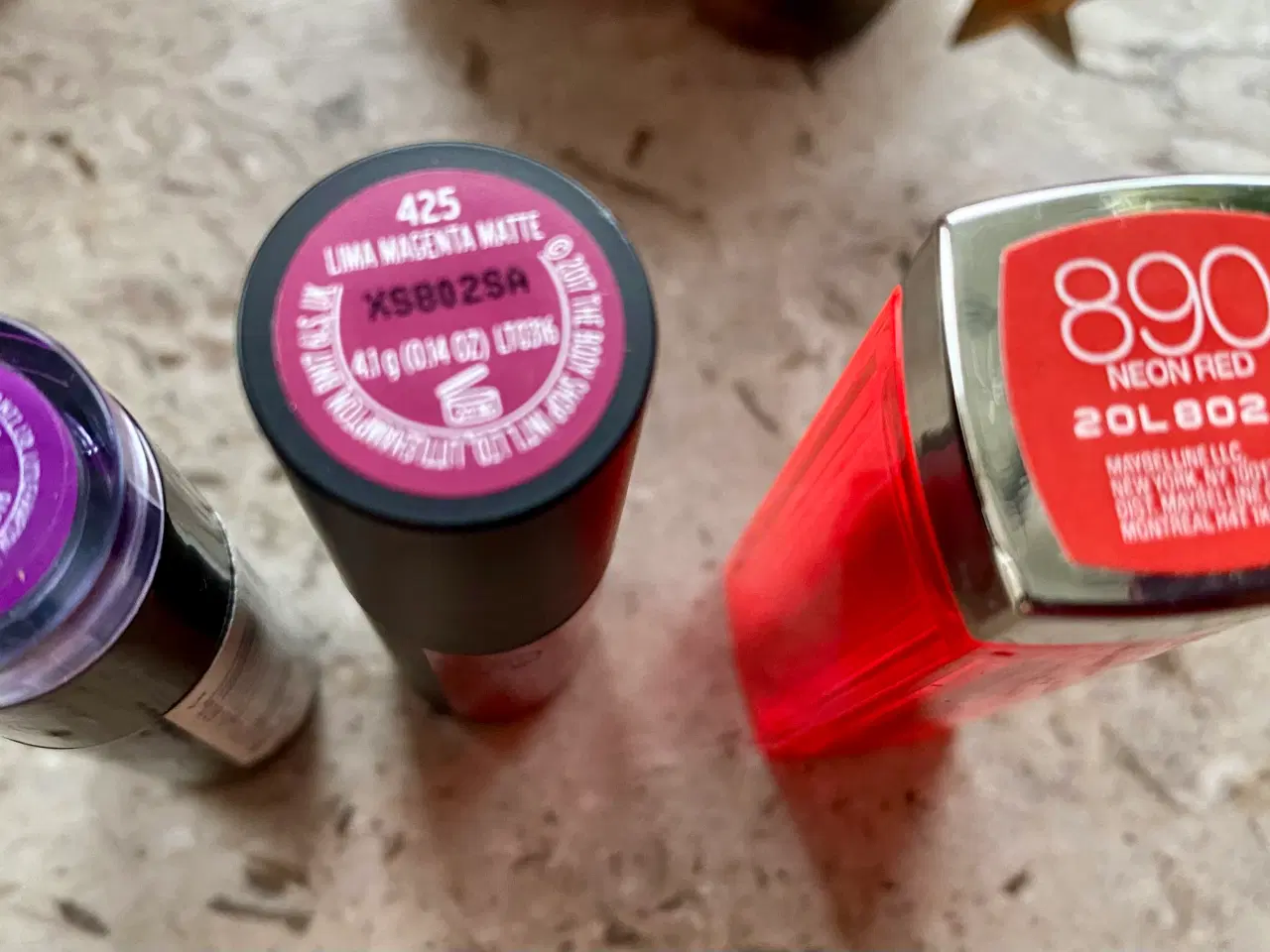 Billede 3 - Ubrugte læbestifter fra The Body Shop & MAYBELLINE