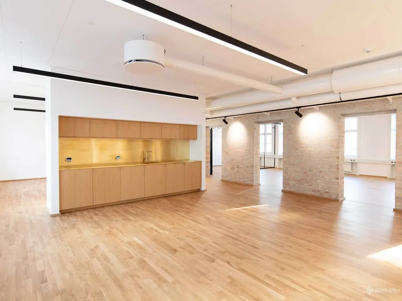 Billede 2 - Nyrenoveret kontorlejemål med adgang til fælles kantine og mødecenter - 2 min. gang fra Vesterport Station.