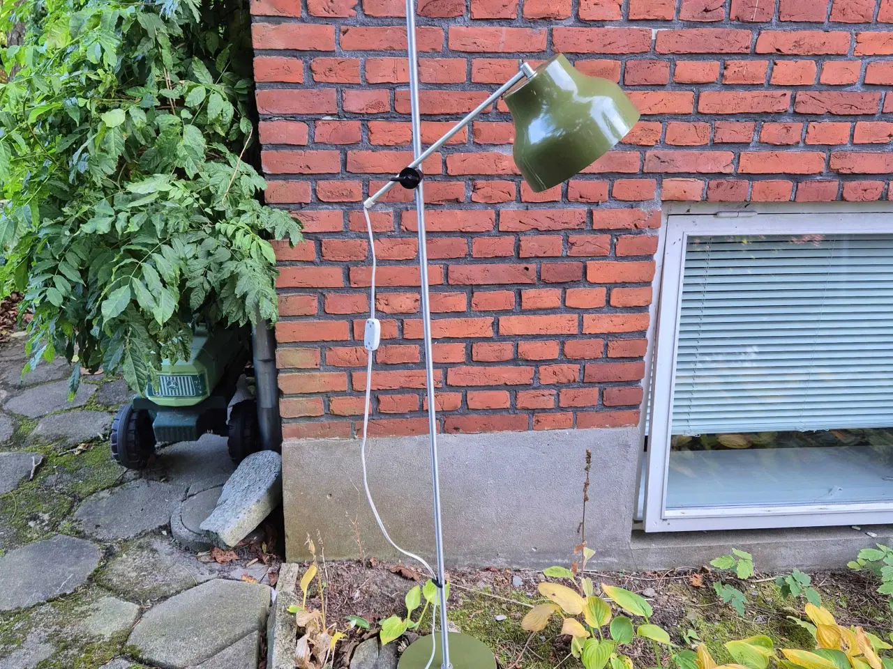 Billede 2 - Usædvanlig olivengrøn gulvlampe 