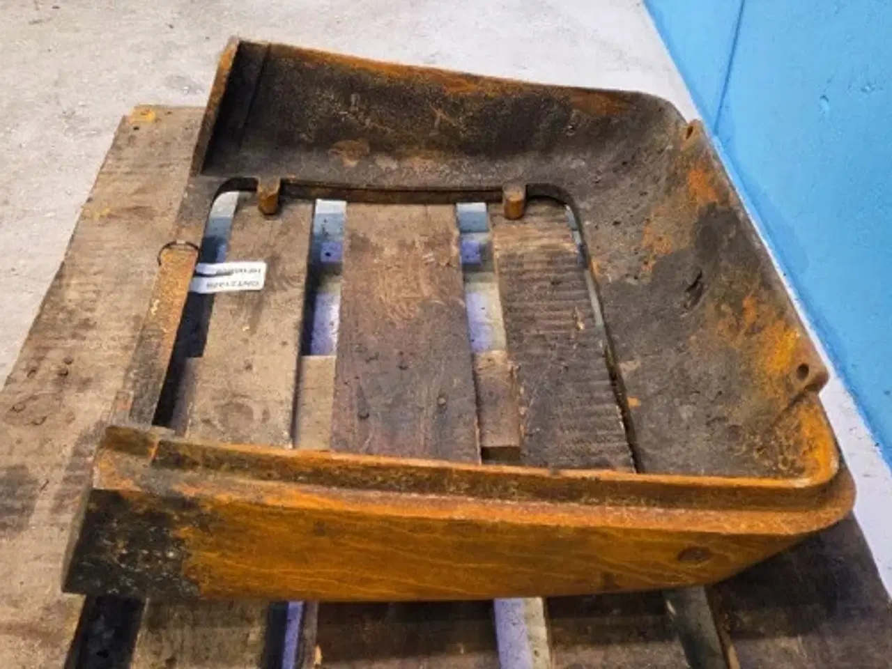 Billede 8 - New Holland LB115B Hjelmplade 87325160