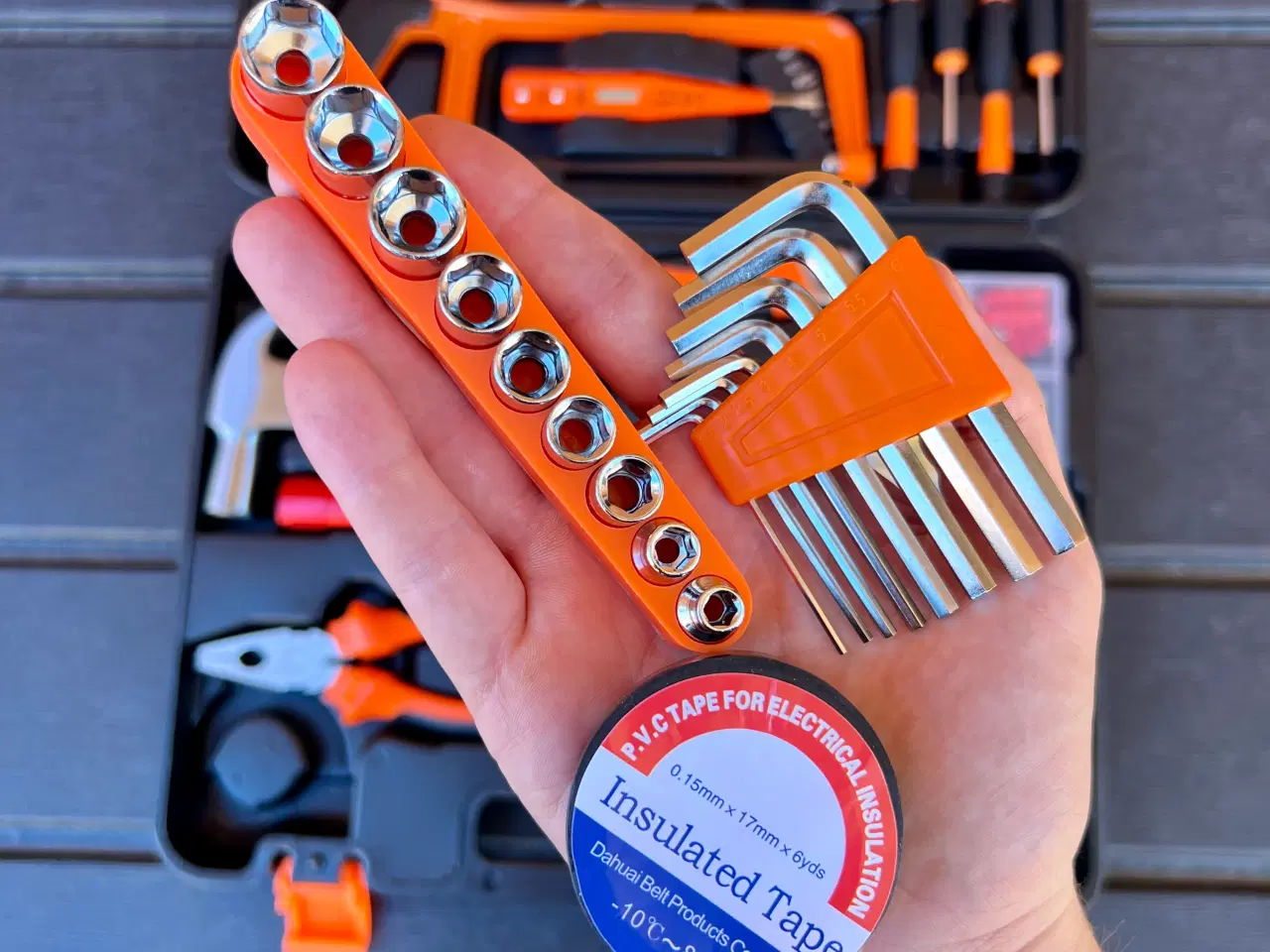 Billede 9 - Værktøjskasse med 45 forskelligt værktøj