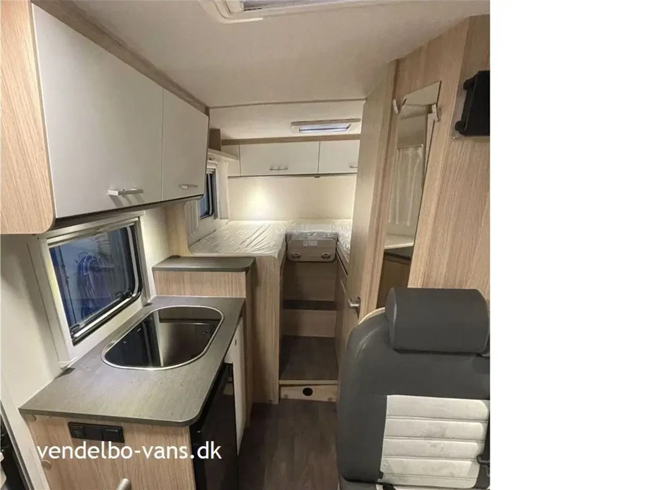 Billede 17 - 2021 - SunLight VAN V66 Adventure Edit   Enkelsenge og garage - kun 6,5 m lang