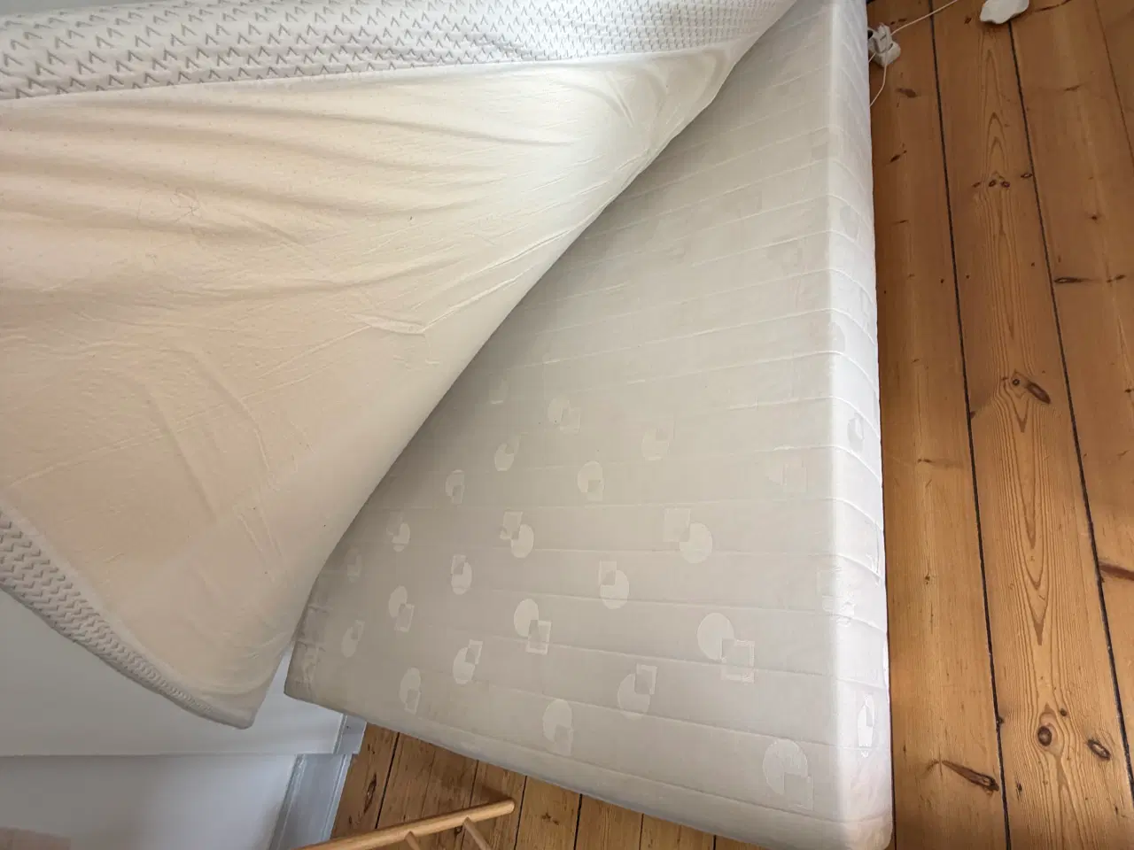 Billede 2 - Halvanden mands seng og topmadras 