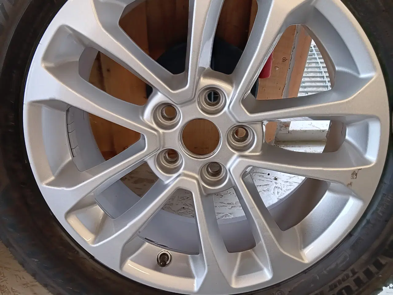 Billede 5 - Ford Kuga Hybrid 17" alufælge med sommerdæk