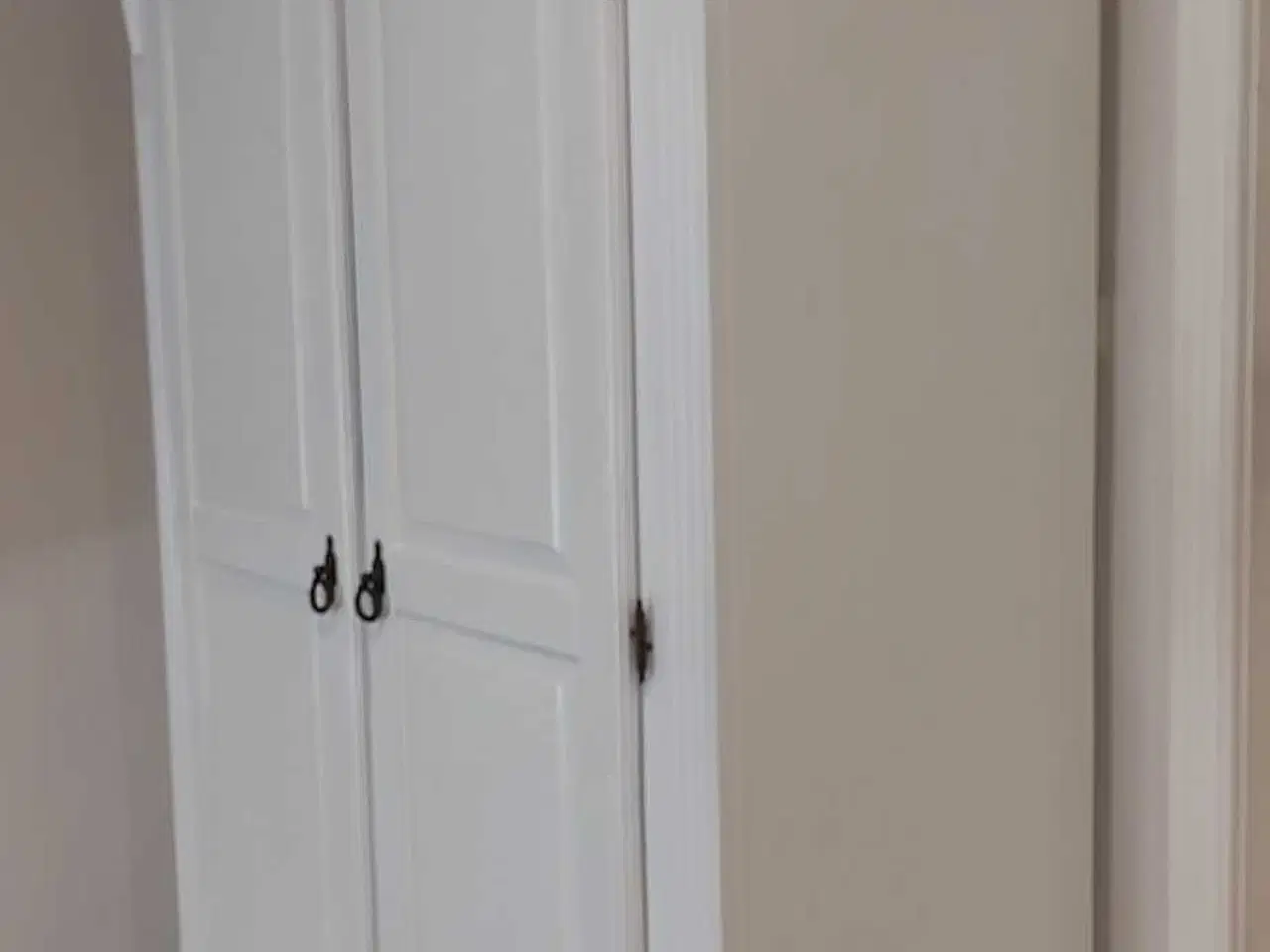 Billede 2 - Ny malet Karlekammerskab