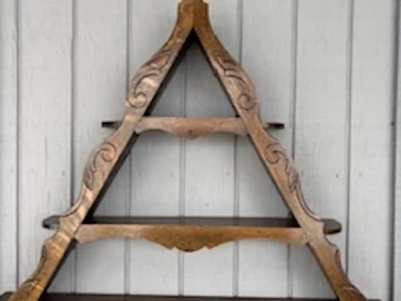 Billede 1 - Amager hylde m/udskæring