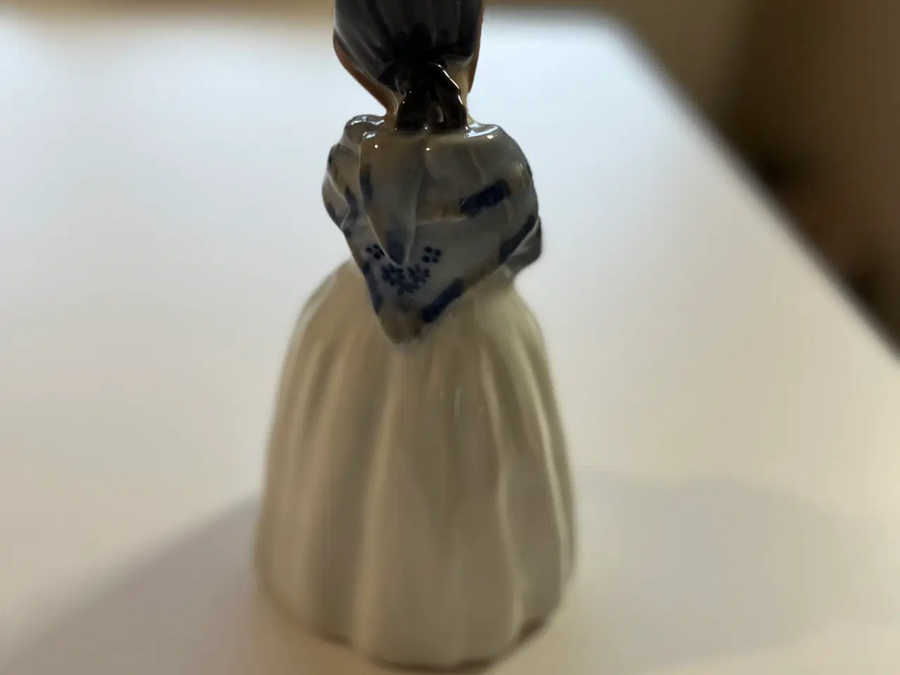 Billede 3 - Sød stående Amagerpige