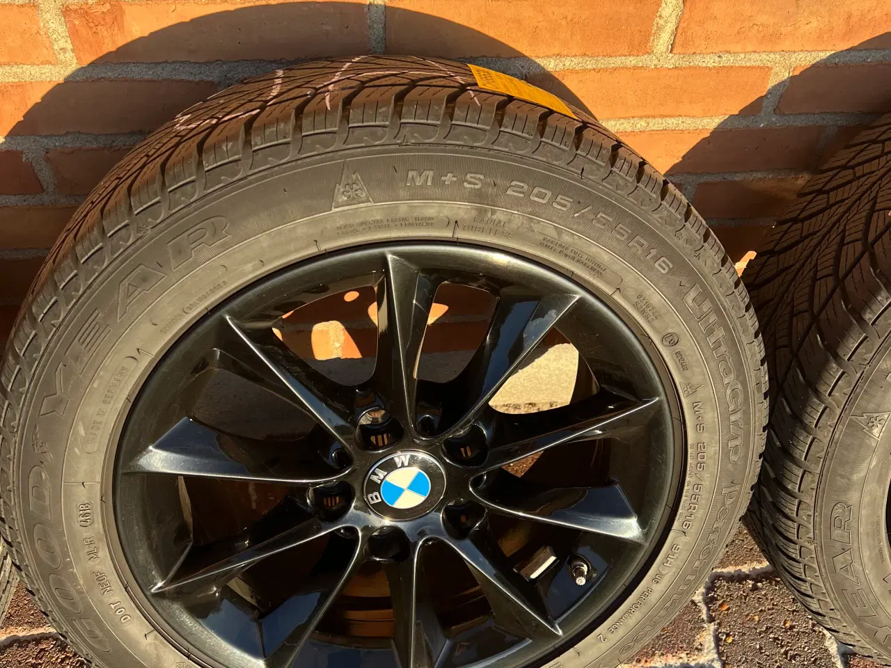 Billede 3 - BMW Org Style 411 med 205/55/16 Goodyear ultra gri