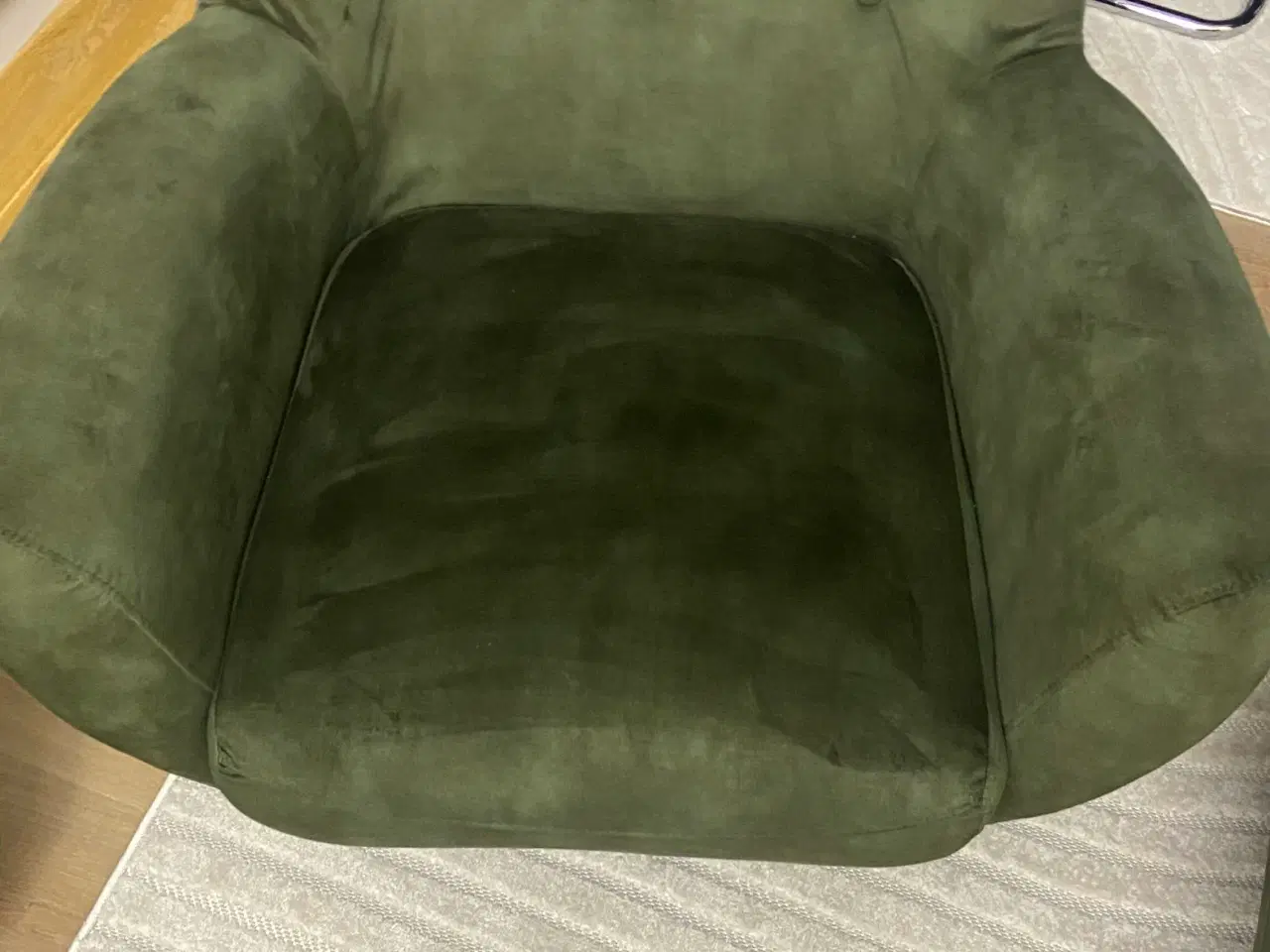 Billede 4 - Hjørnesofa med stole og skammel