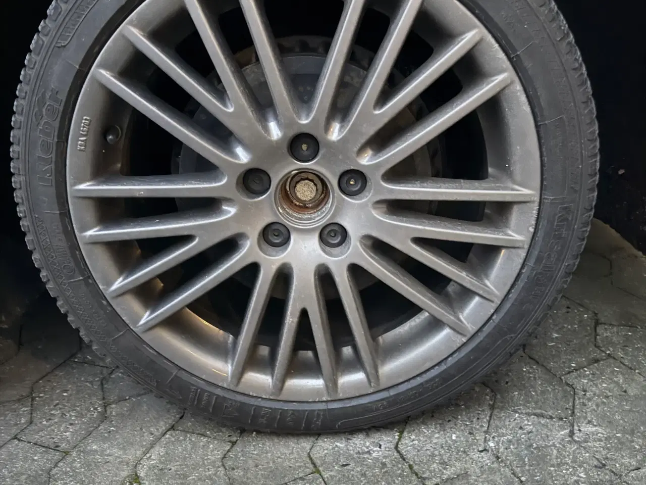 Billede 3 - Alufælge med dæk