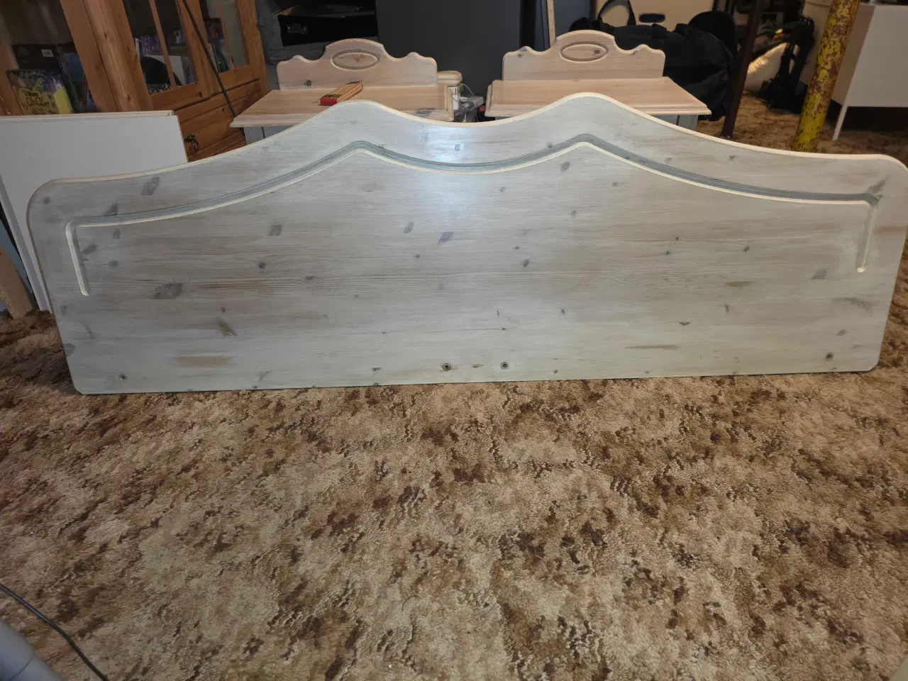 Billede 1 - Sengeborde og sengegavl i fyrretræ