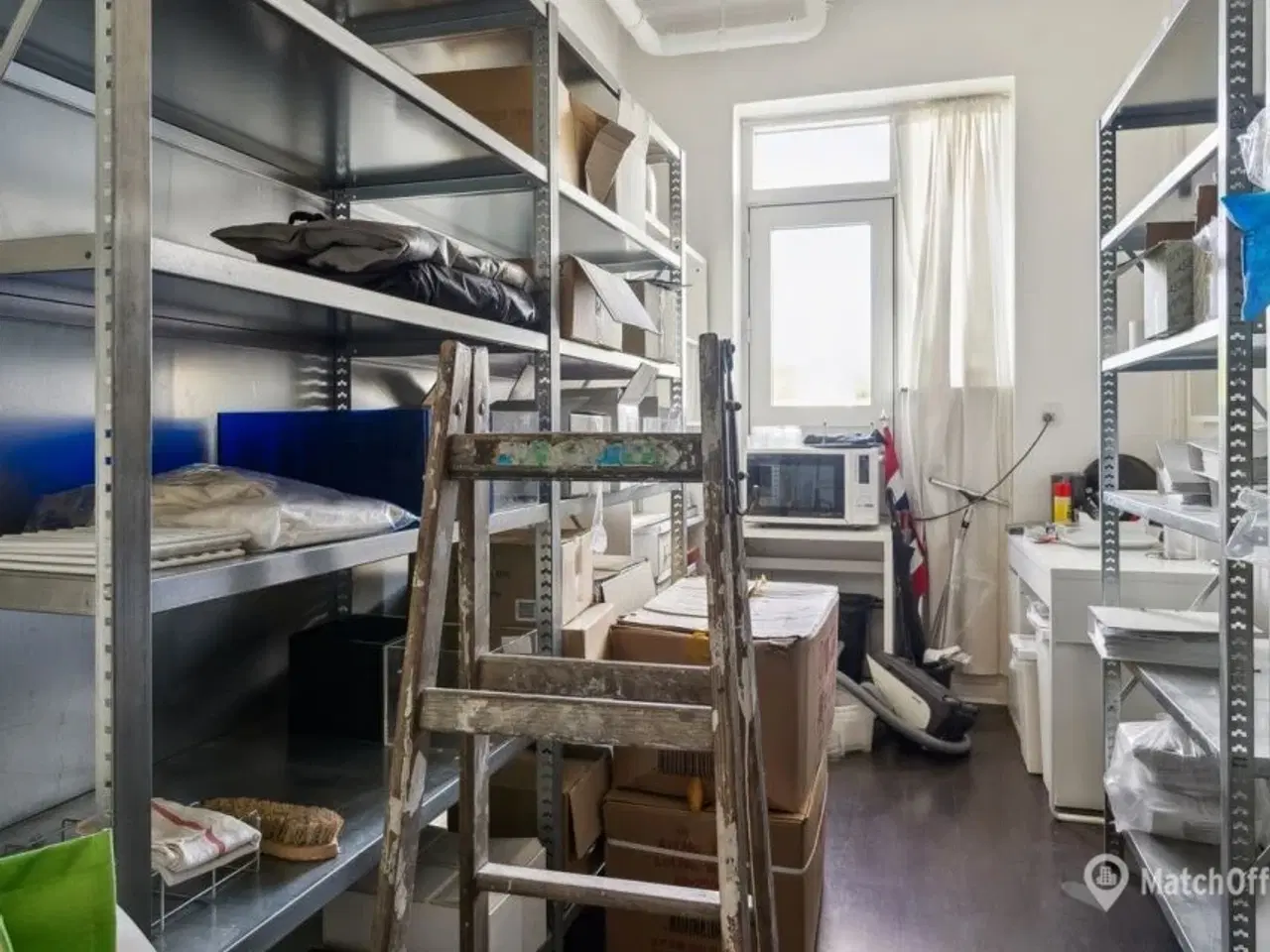 Billede 8 - Fin lille butik med godt lysindfald