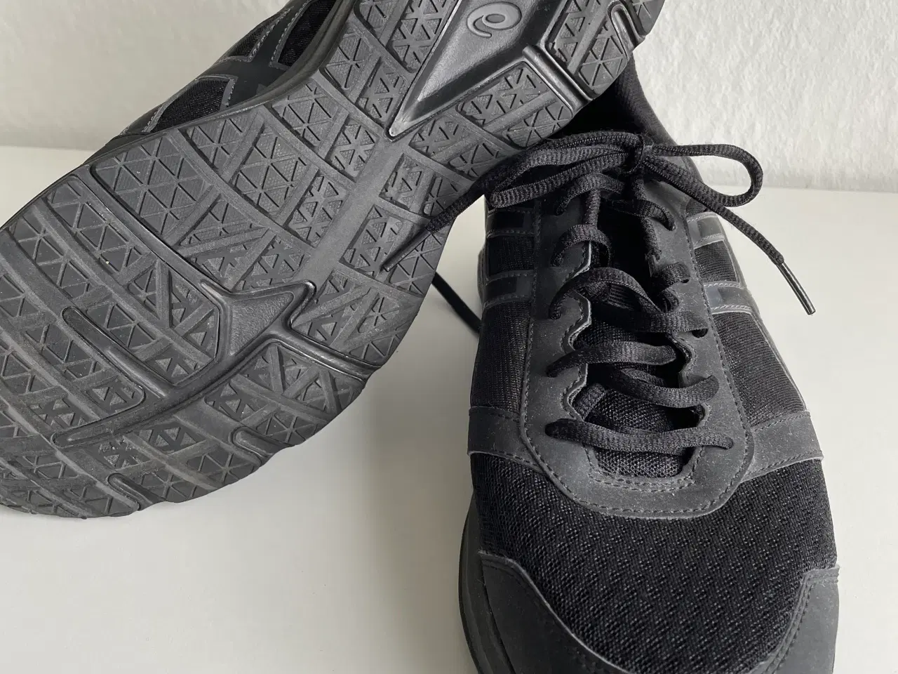 Billede 2 - Asics træning sko til mænd