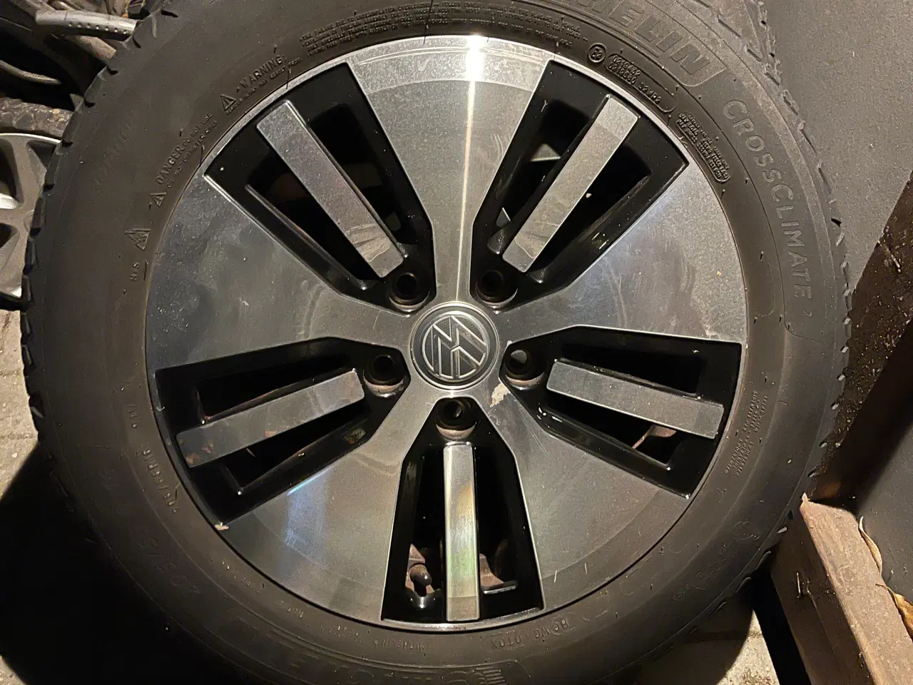 Billede 3 - Originale VW 16” fælge med Michelin helårsdæk