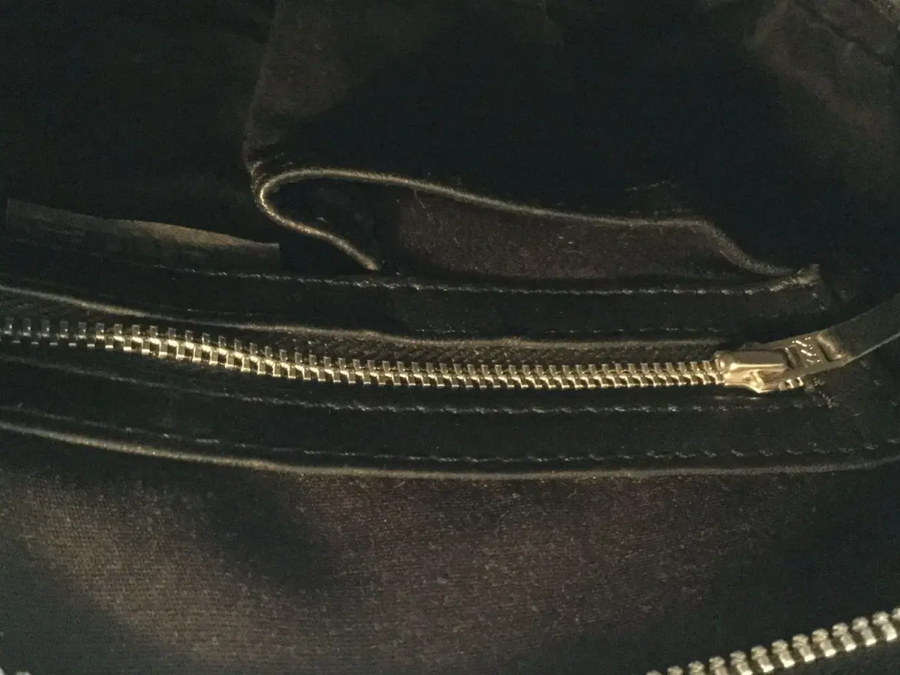 Billede 7 - Håndtaske i sort skind lækker kvalitet