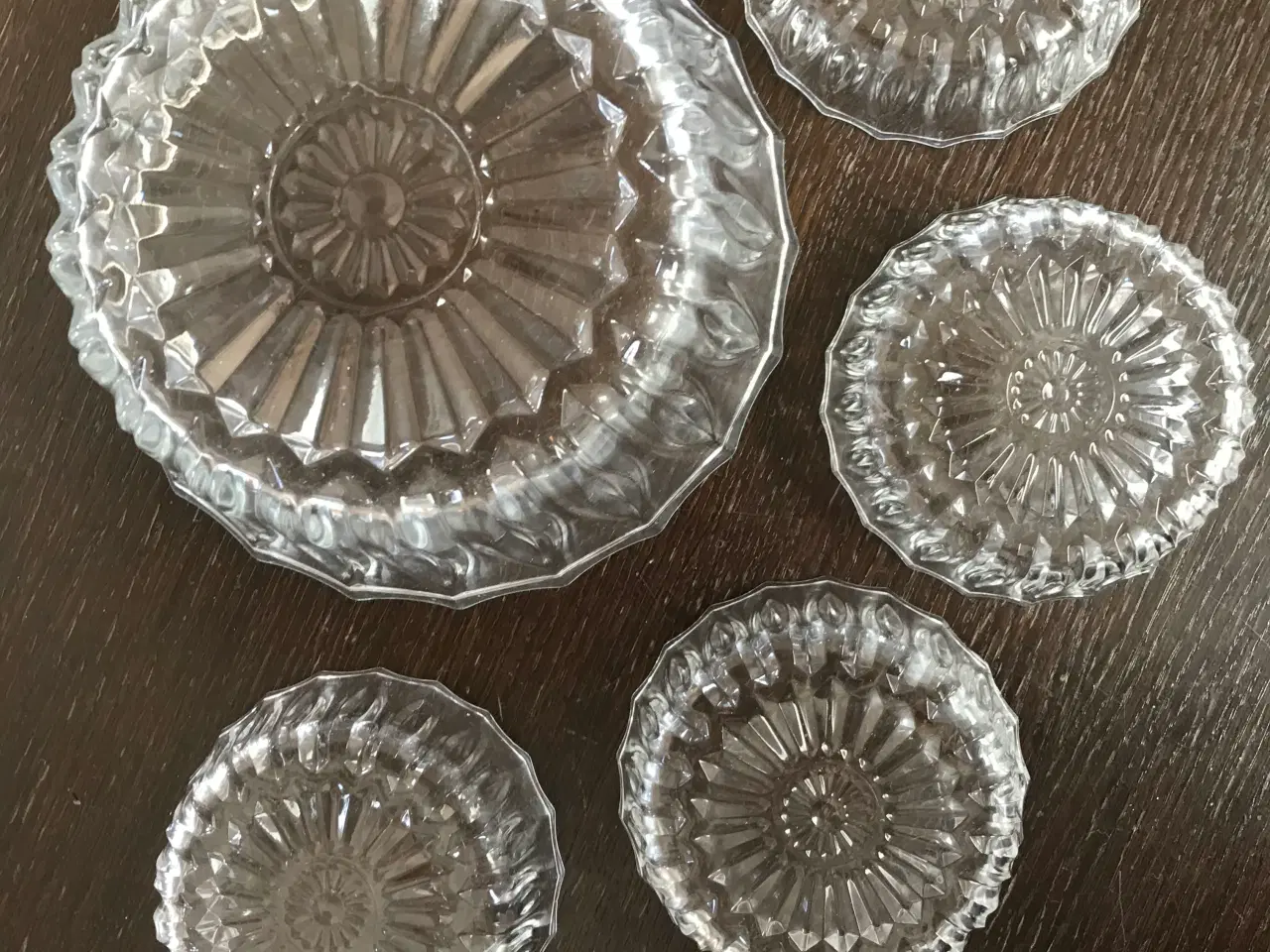 Billede 3 - Et stort og 4 små glasskåle 