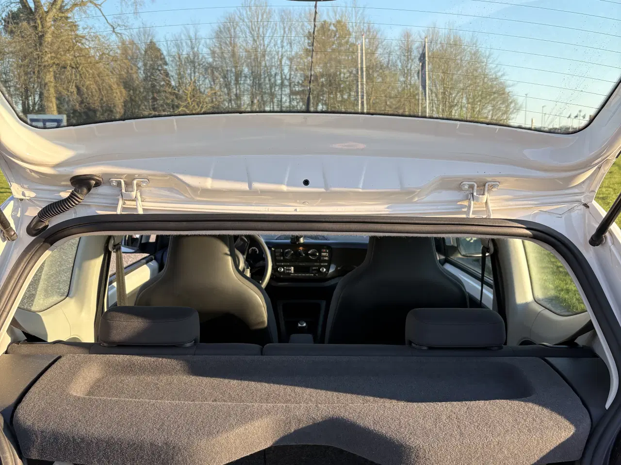 Billede 8 - VW UP - lavt kilometertal 